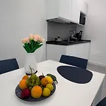 Meraviglia - Centro Close To The Station And Pier לינה וארוחת בוקר 4*