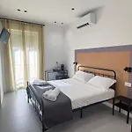 Meraviglia - Centro Close To The Station And Pier לינה וארוחת בוקר 4*