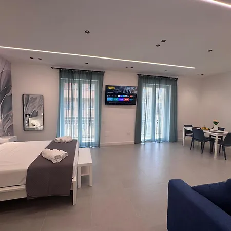 Meraviglia - Centro Close To The Station And Pier לינה וארוחת בוקר 4*