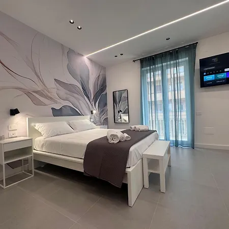 Meraviglia - Centro Close To The Station And Pier Bed and breakfast