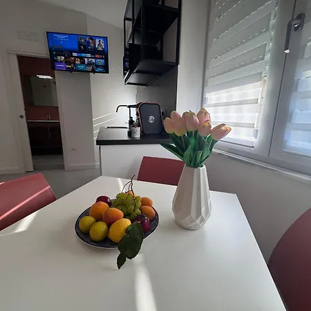 Meraviglia - Centro Close To The Station And Pier 4* Salerno