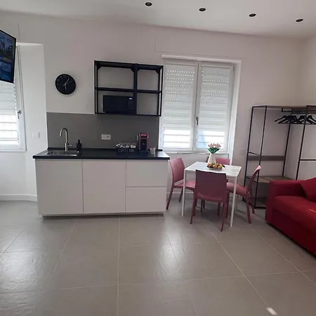 Meraviglia - Centro Close To The Station And Pier Bed and breakfast