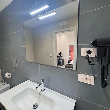 Meraviglia - Centro Close To The Station And Pier 4* Salerno