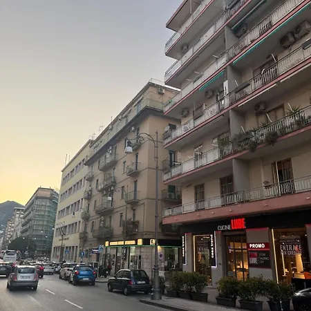 Bed and breakfast Meraviglia - Centro Close To The Station And Pier