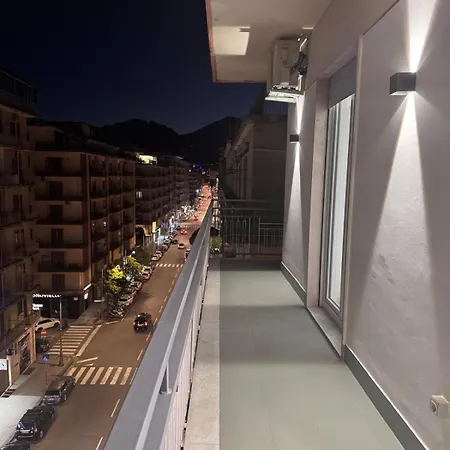 Bed and breakfast Meraviglia - Centro Close To The Station And Pier Salerno