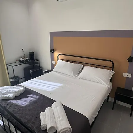 Meraviglia - Centro Close To The Station And Pier Bed and breakfast Salerno