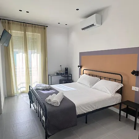 Meraviglia - Centro Close To The Station And Pier Bed and breakfast 4*